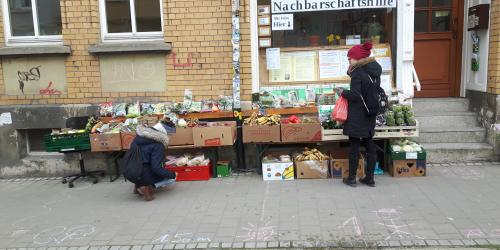 foodsharing-Verteilerstation am Magdelstieg, an der Lebensmittel verteilt werden