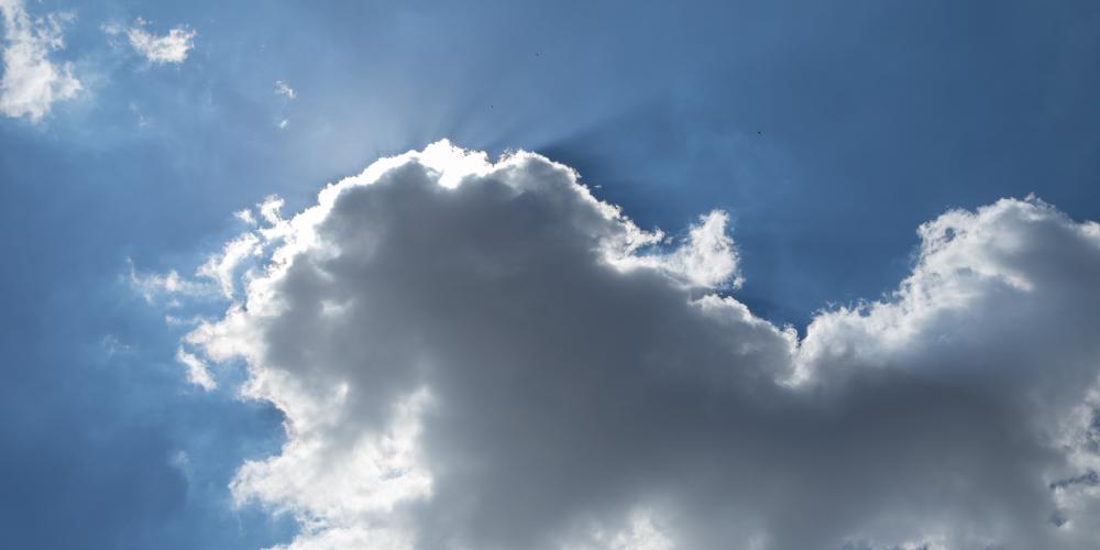 Wolken am blauen Himmel