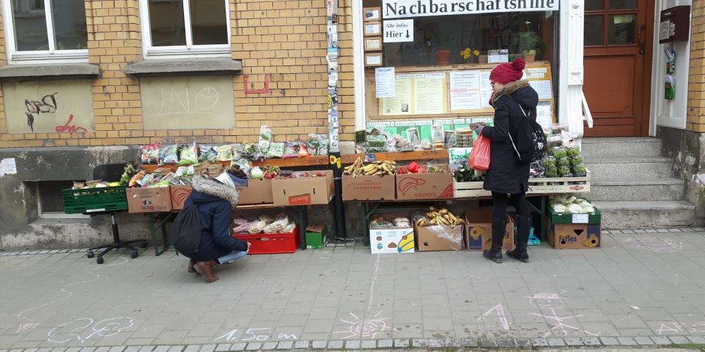 foodsharing-Verteilerstation am Magdelstieg, an der Lebensmittel verteilt werden