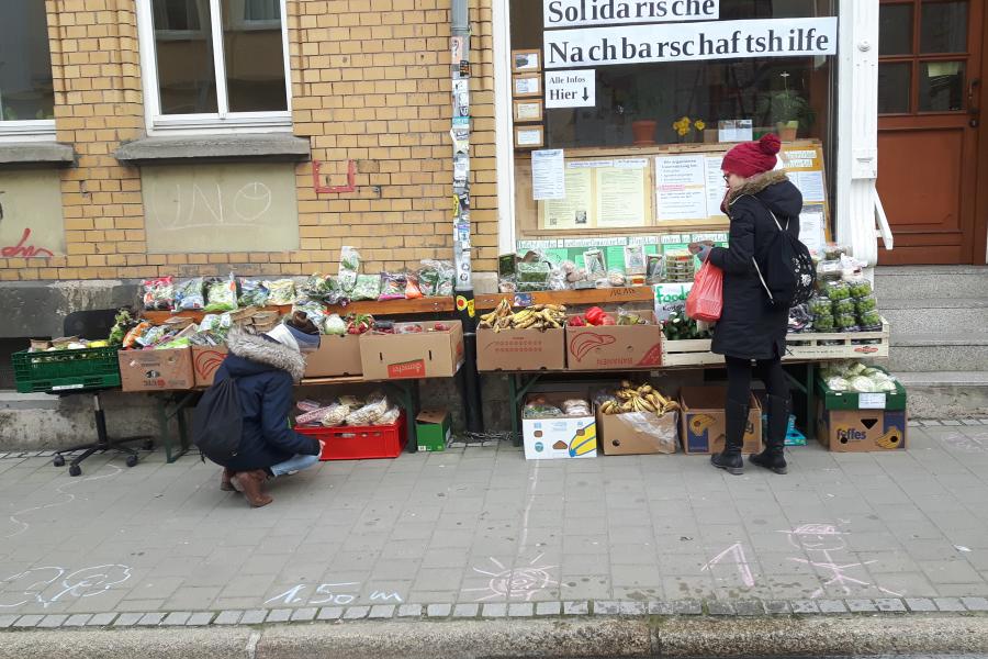 foodsharing-Verteilerstation am Magdelstieg, an der Lebensmittel verteilt werden